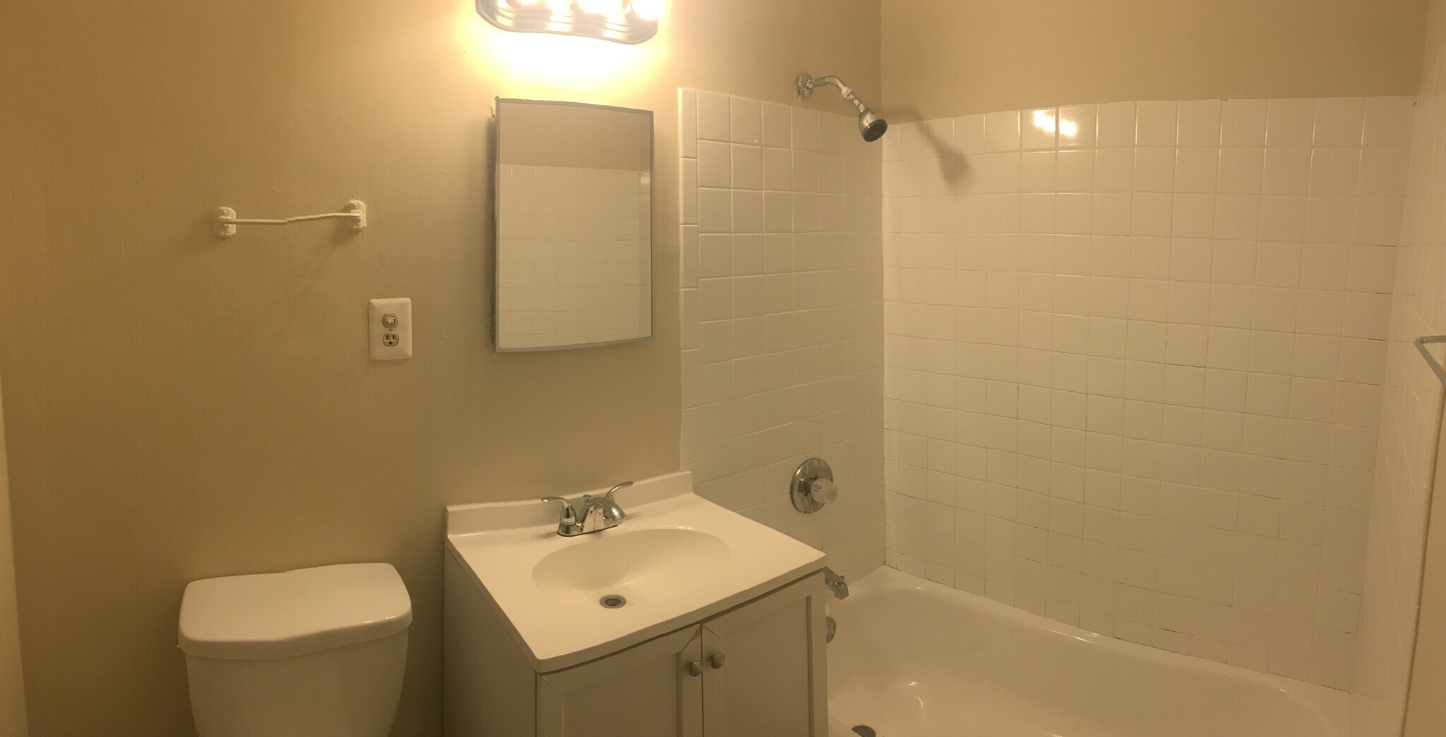 Building Photo - 1211 W Elmdale Ave