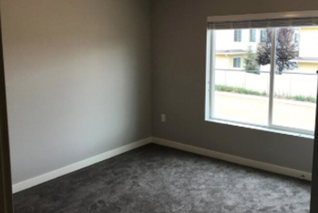 Building Photo - Lyman Triplex