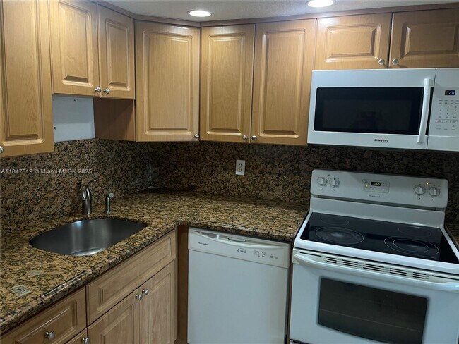 Building Photo - 8301 SW 142nd Ave