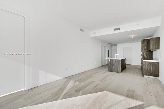 Building Photo - 480 NE 31st St