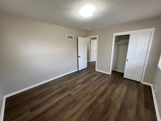 Building Photo - Spacious 3BR with Large Yard & 2-Car Garage