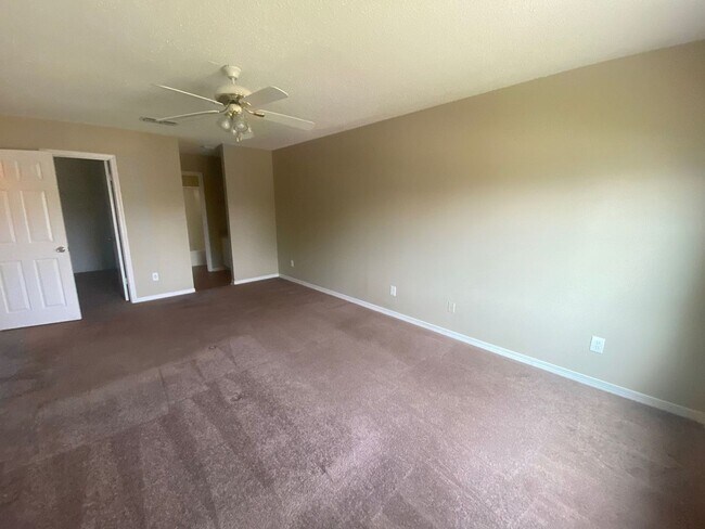 Building Photo - Beautiful 2 Story Home, Centrally Located in a Quiet Neighborhood! *1/2 OFF 1st Month's Rent!*