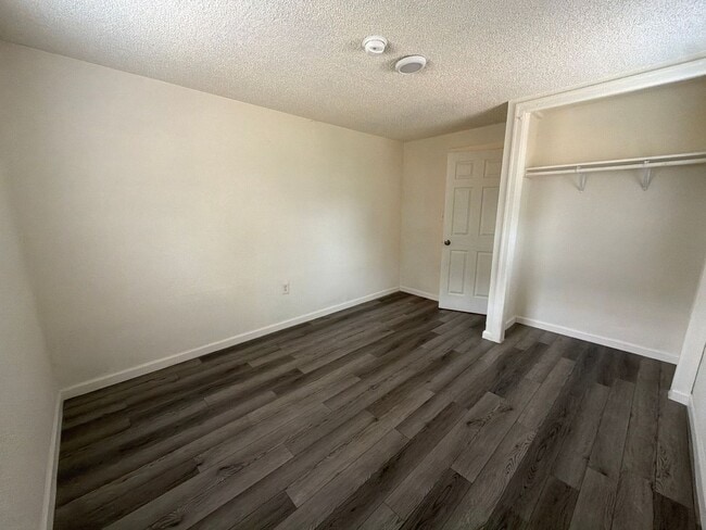 Building Photo - Freshly remodeled 3br 1ba, garage, LVP Flooring throughout.