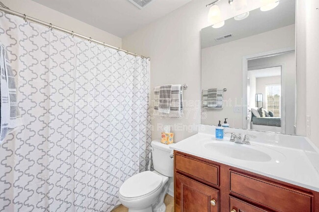 Building Photo - 2452 Royal York Ave