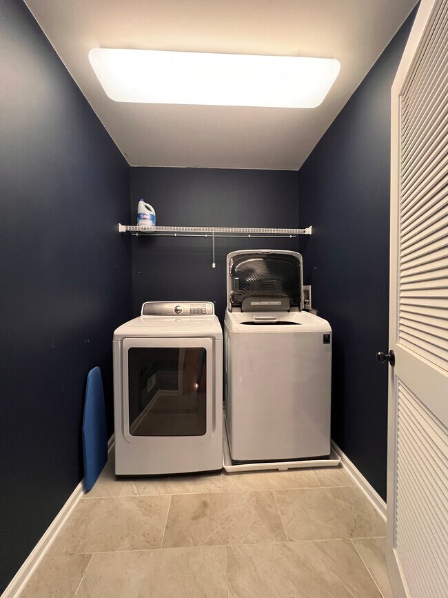 Building Photo - 4170 Bunker Hill Dr N