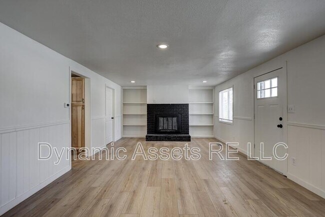 Building Photo - 410 Fieldcrest Dr