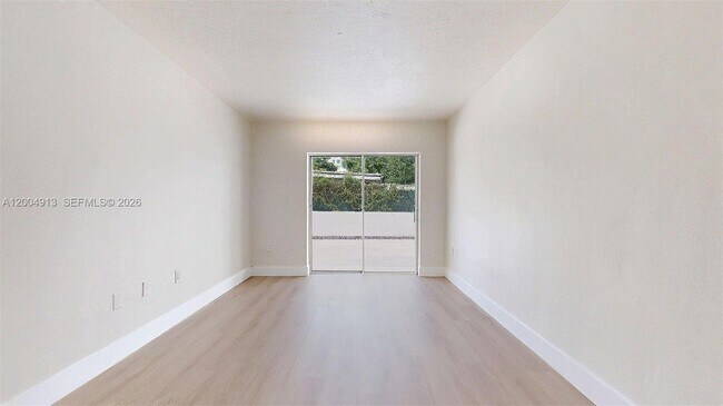 Building Photo - 567 SW 3rd St