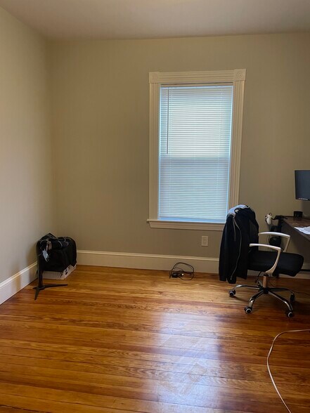 Building Photo - 267 E Cottage St