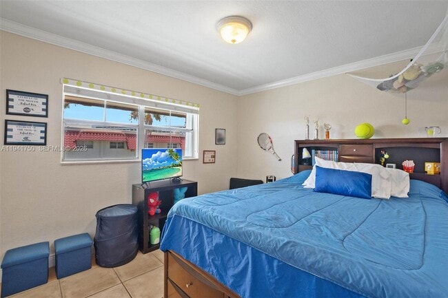 Building Photo - 6703 N Kendall Dr