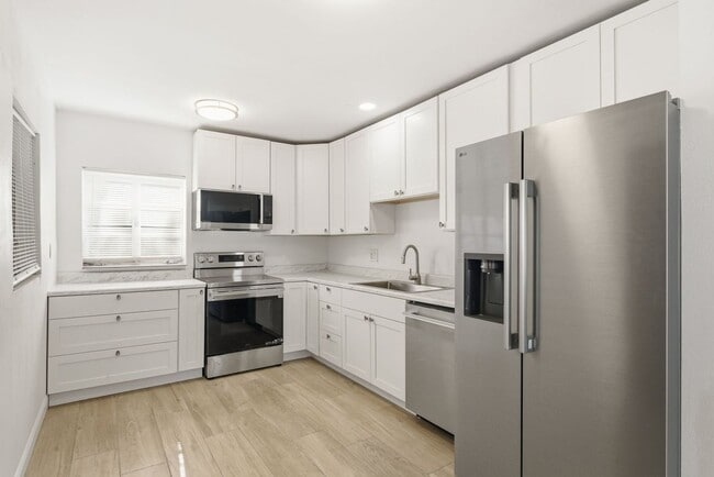 Building Photo - Remodeled 3/1 Home