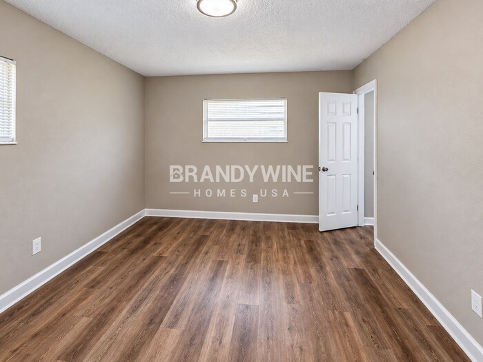 Building Photo - 5649 Falcon St W