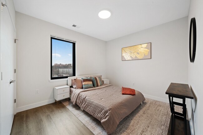 Building Photo - 72 S Essex Ave