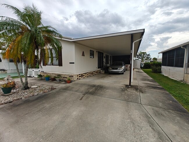 Primary Photo - 1002 51st Avenue Plaza W