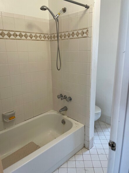 Building Photo - 131 SW 3rd St