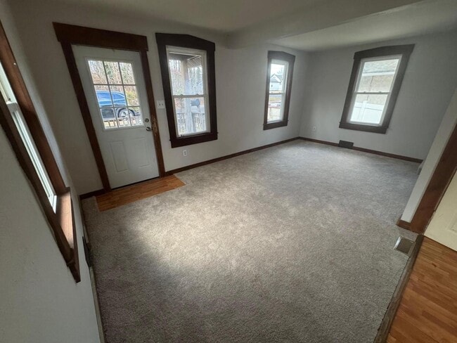 Building Photo - 309 S Lowell Ave