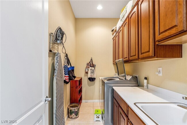 Building Photo - 2611 Savannah Springs Ave