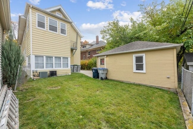 Building Photo - 1609 N 57th St