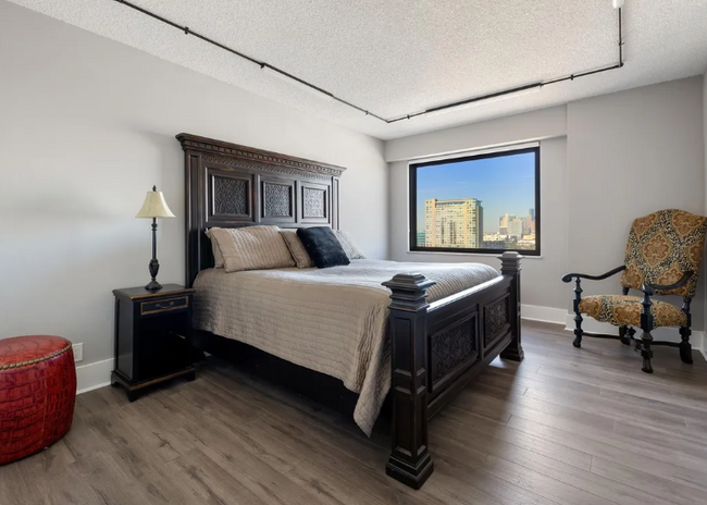 Building Photo - 1400 Hermann Park Dr