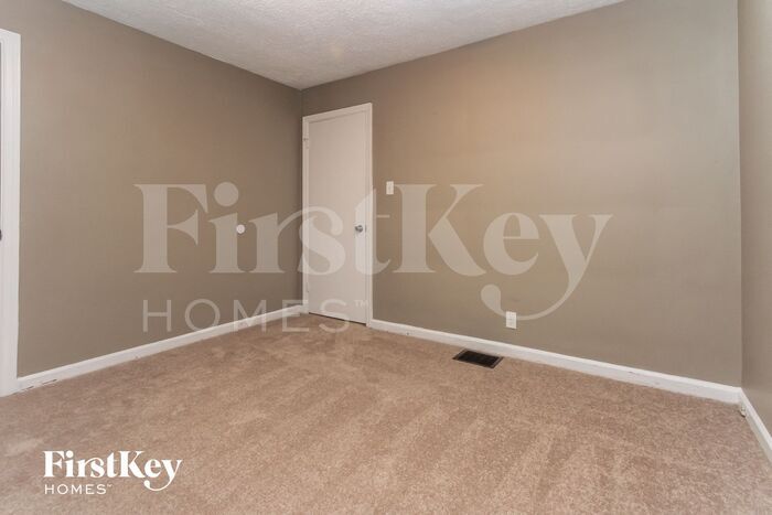 Building Photo - 6630 W 10th St