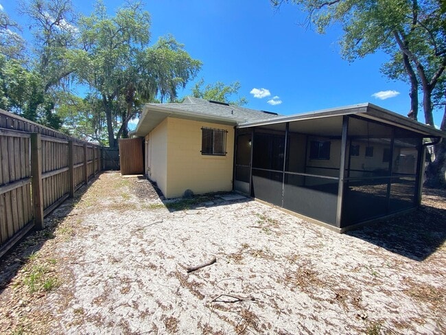 Building Photo - 603 Pheasant Ave