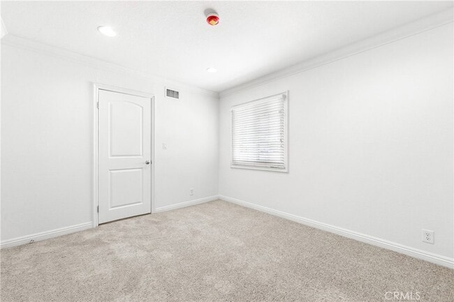 Building Photo - 5892 Meadowlark Dr