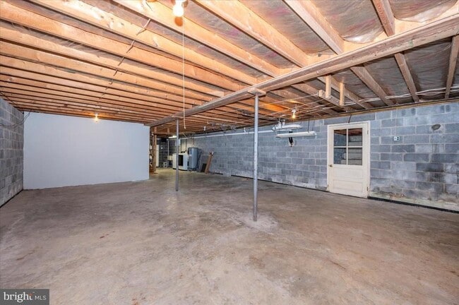 Building Photo - 6 Schaller Ln