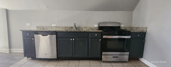 Building Photo - 1415 E 75th St