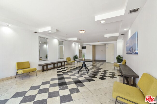 Building Photo - 5350 White Oak Ave
