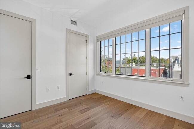 Building Photo - 774 Girard St NW