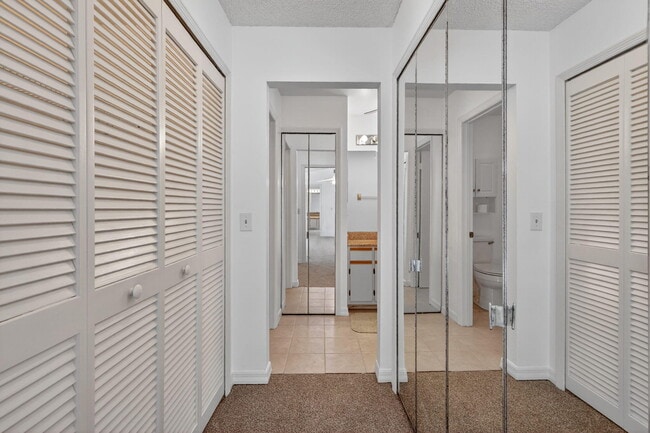 Building Photo - 3004 SE Round Table Dr