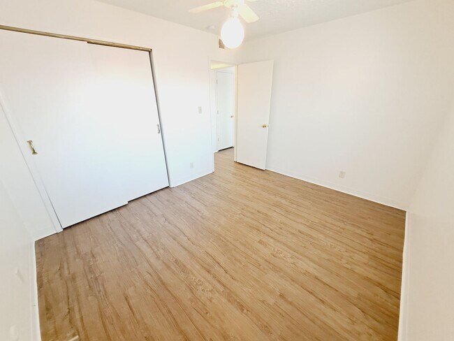 Building Photo - 3618 Lafayette Dr NE