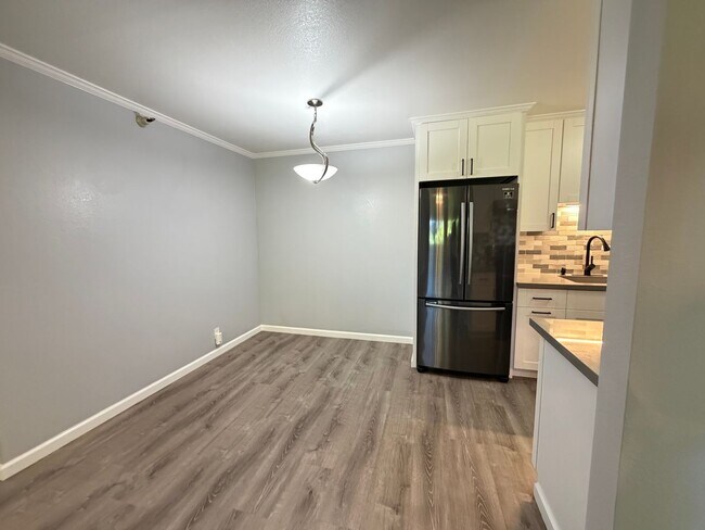 Building Photo - Updated 2BD/2BA Condo – Prime San Mateo Location!