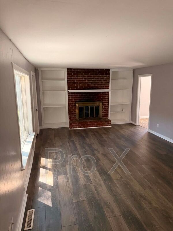 Building Photo - 3414 Oak Ridge Dr