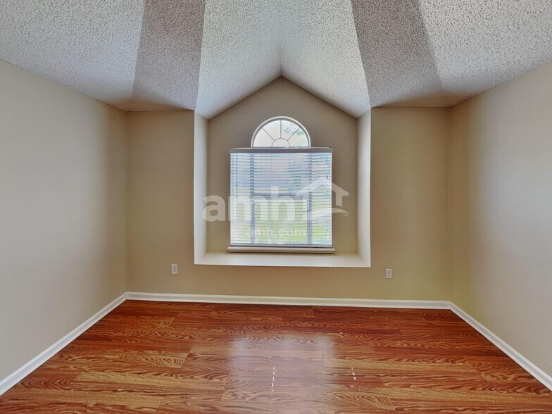 Building Photo - 578 Prindle Dr E