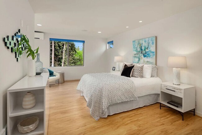 Building Photo - Maple Leaf - Northgate Home