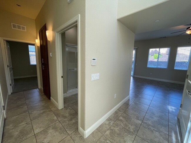 Building Photo - Stunning 4-Bedroom, 3-Bath Home – Availabl...