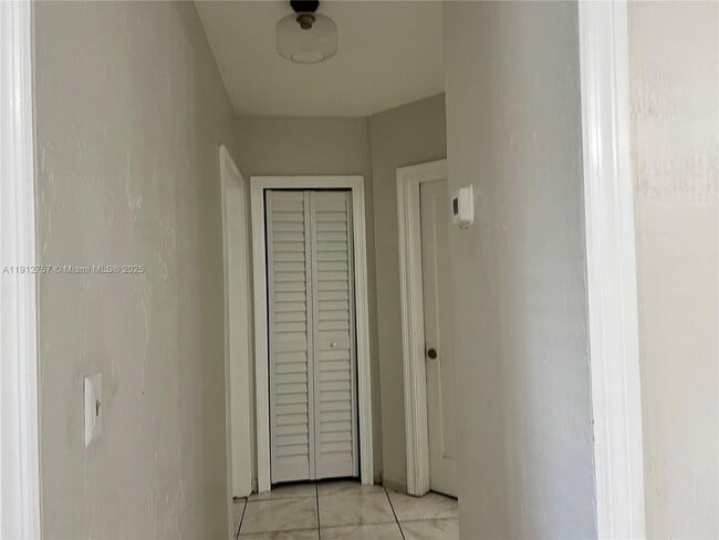 Building Photo - 120 SW 68th Ave