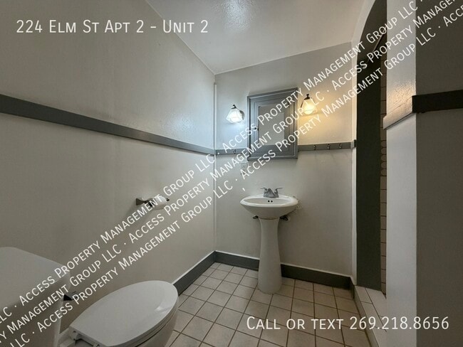 Building Photo - 224 Elm St