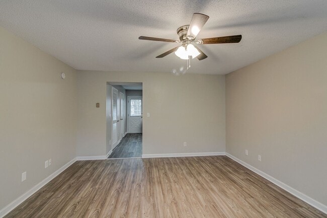 Building Photo - 1244 Parkway Pl