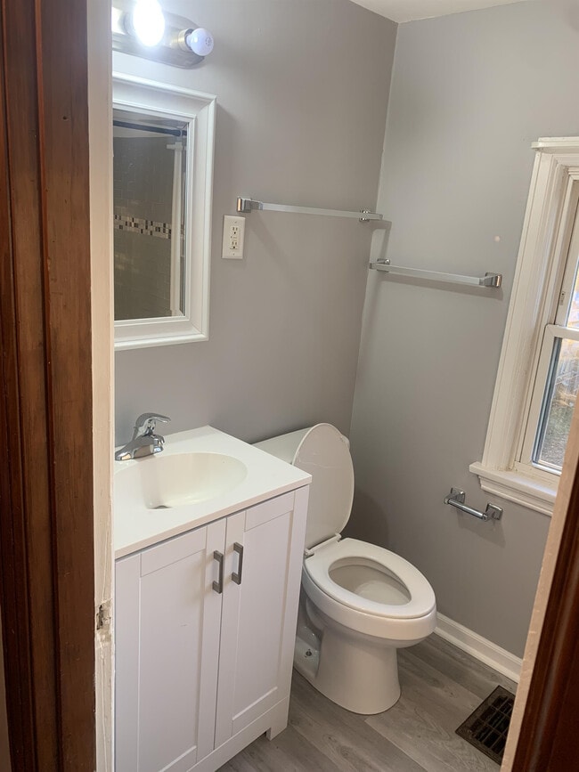 Building Photo - 999 Fairwood Ave