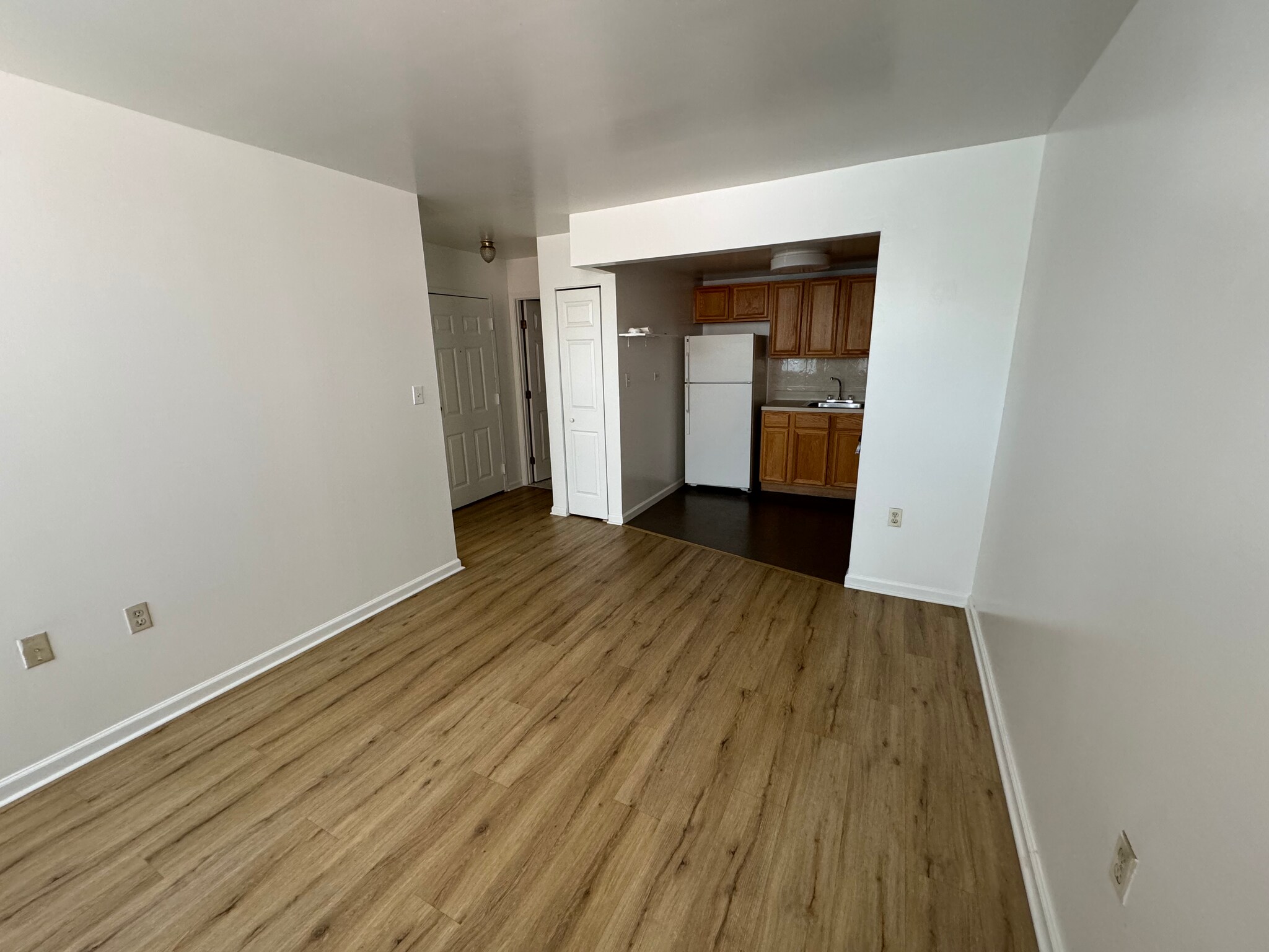 Living Room Photo #2 - 1891 Southern Blvd