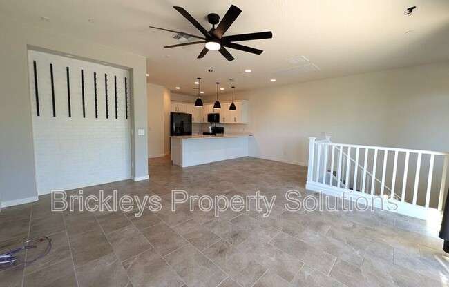 Building Photo - 4021 E Pony Ln