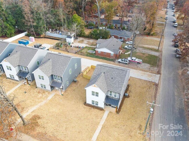 Building Photo - 1241 Eastway Dr