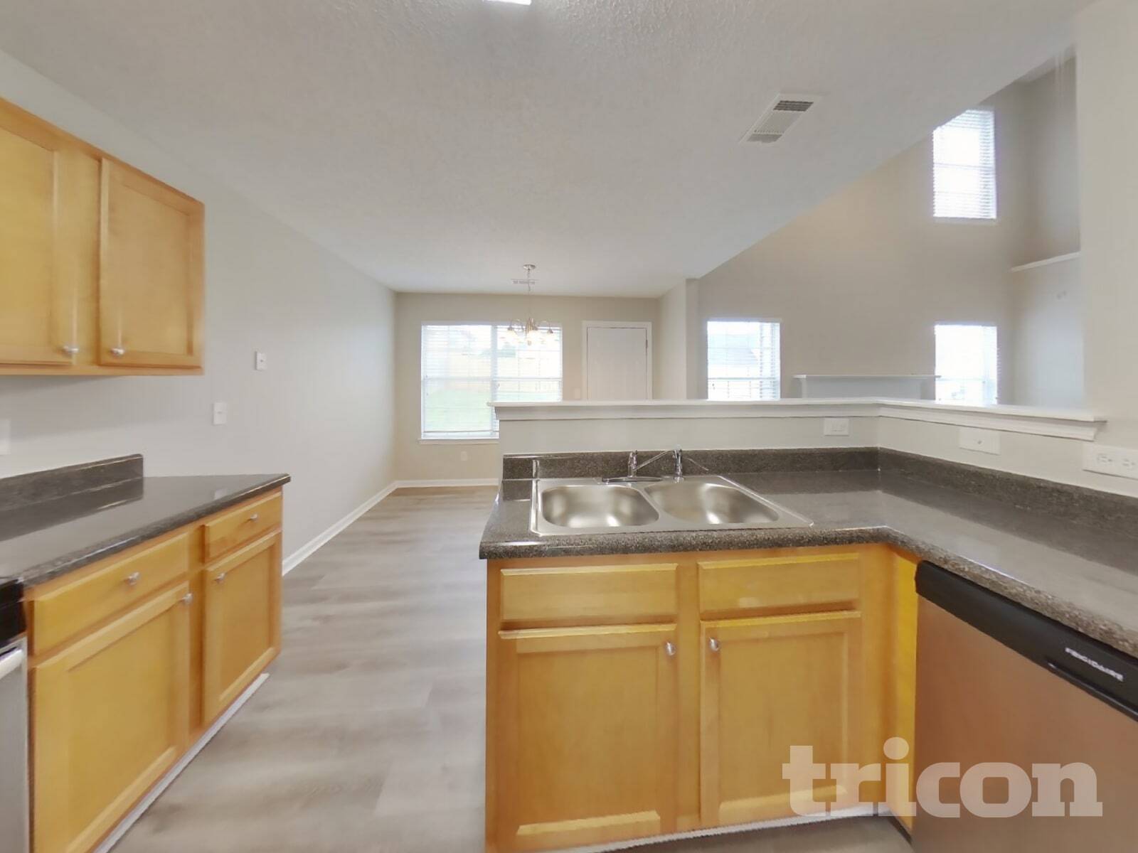 Building Photo - 9493 Creekside Rd