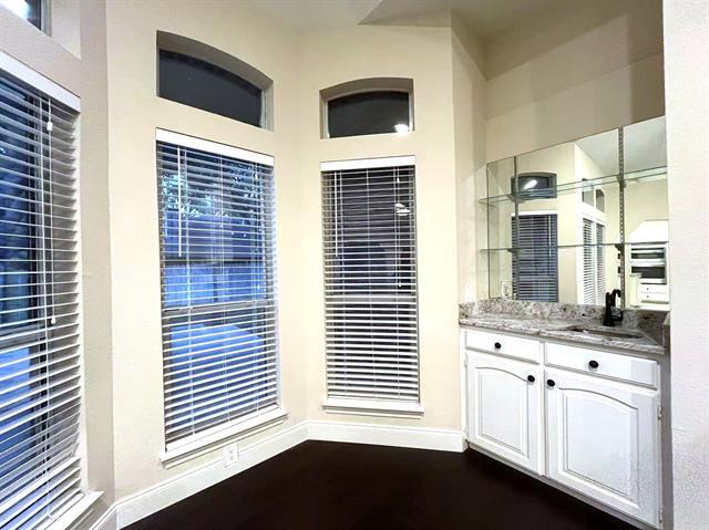 Building Photo - 2113 Aspenwood Dr N