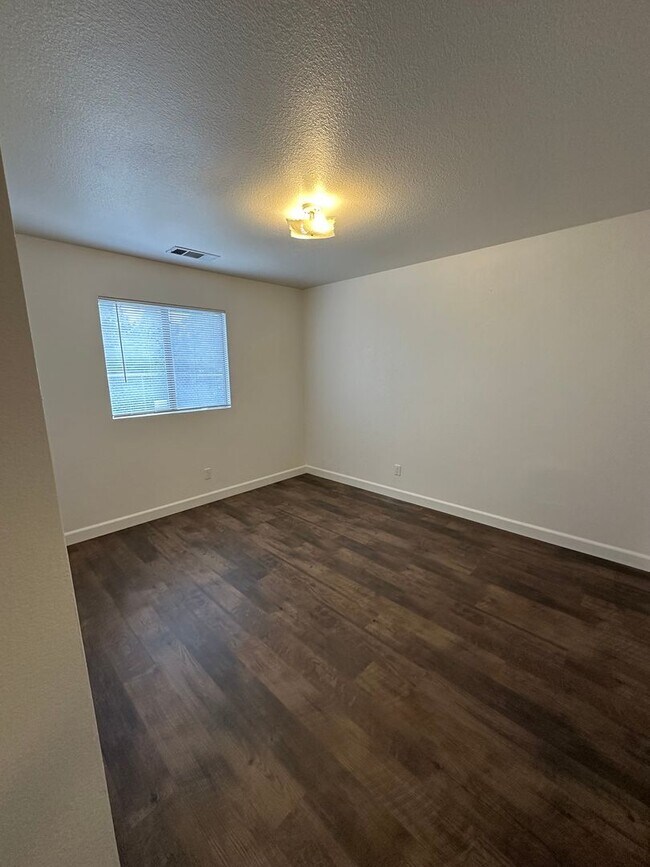 Building Photo - 3494 Magnums Way