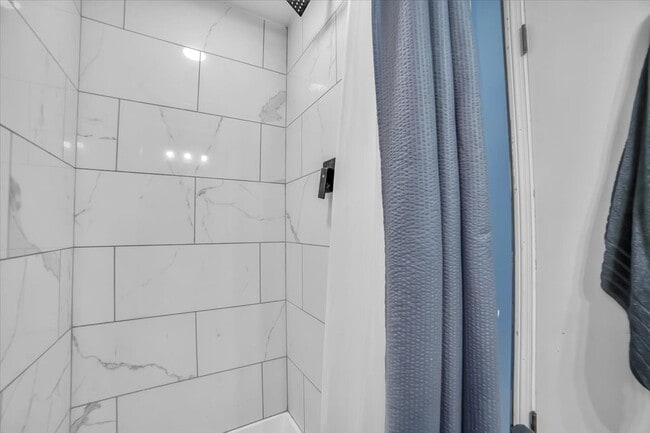 Building Photo - 2546 W 115th St