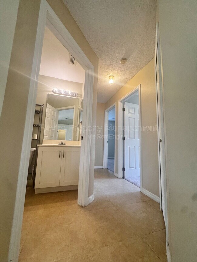 Building Photo - 116 Barrington Dr