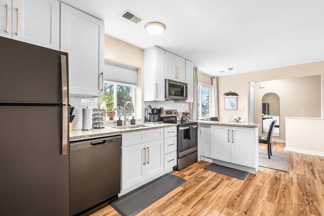 Building Photo - 18308 Mesle St