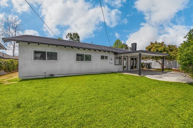 Building Photo - Charming La Habra Corner Lot Home.  4 Bedrooms & 2 Bath